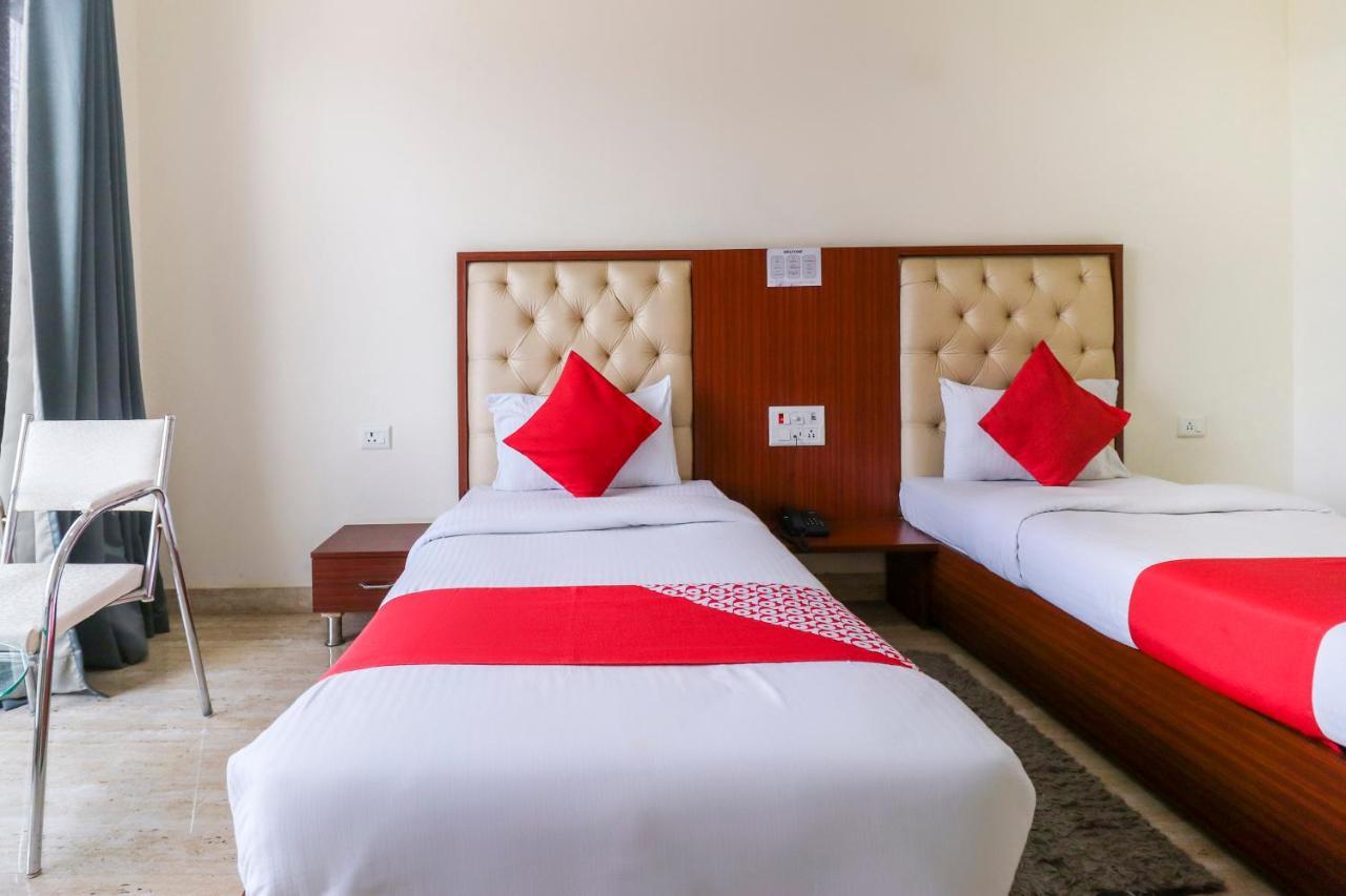 Hotel Oyo Flagship 69860 Mastana Palace Varanasi Esterno foto