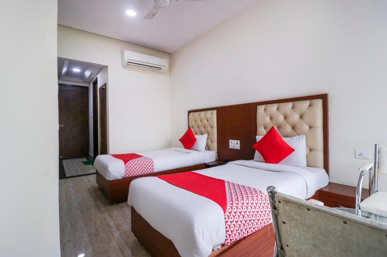 Hotel Oyo Flagship 69860 Mastana Palace Varanasi Esterno foto