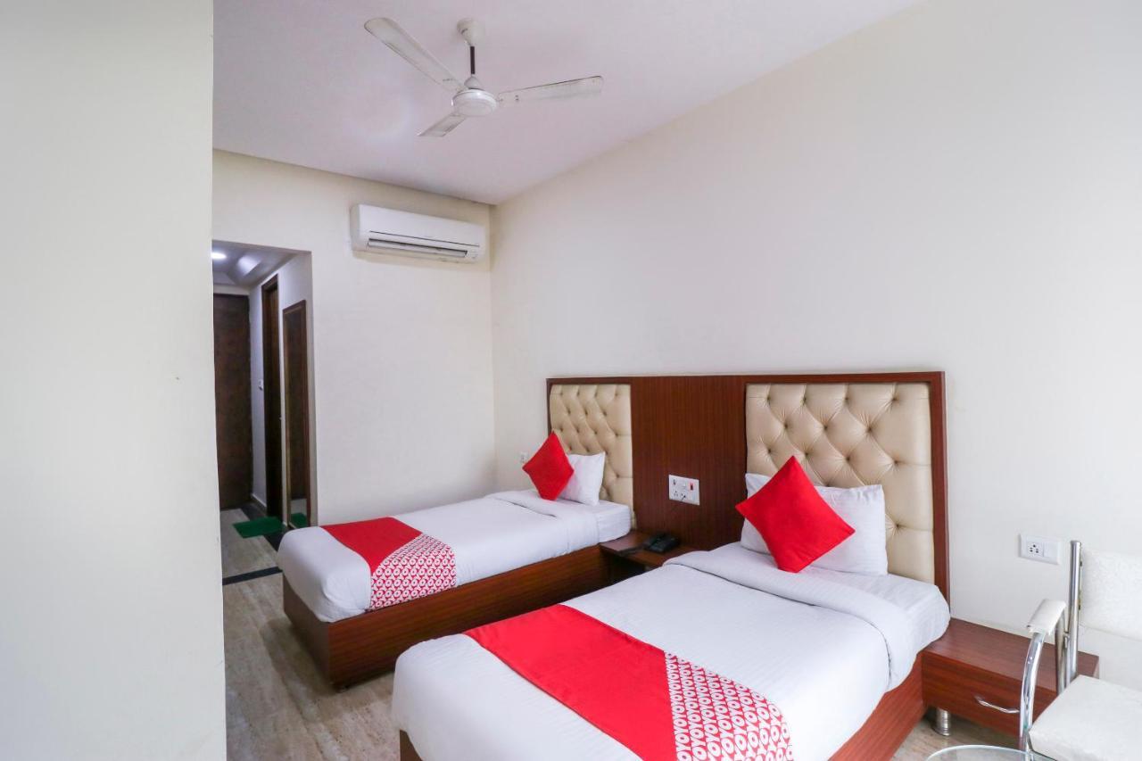 Hotel Oyo Flagship 69860 Mastana Palace Varanasi Esterno foto